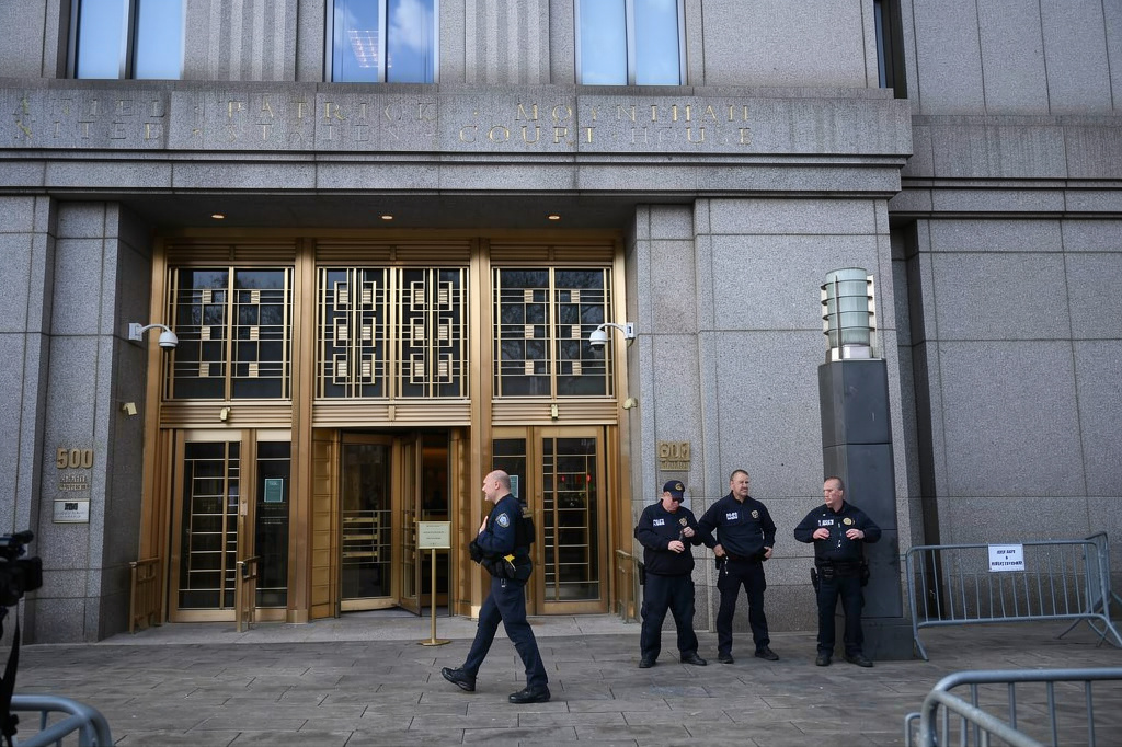 Quatre personnes inculpées dans une enquête pour corruption liée à un opérateur de centres d’hébergement pour sans‑abri à New York 